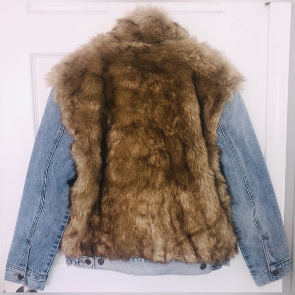 Levi’s jean/faux fur jacket (M) - Picture 5 of 13